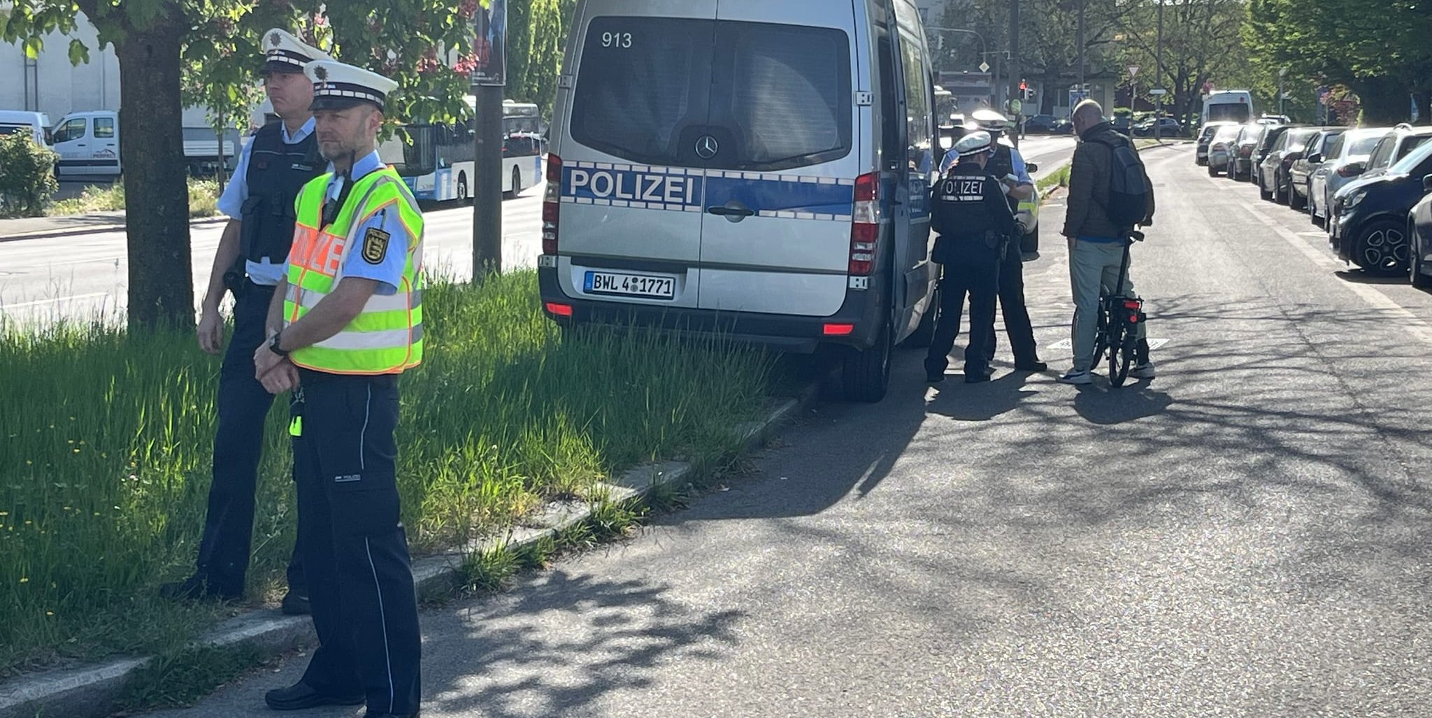 An der Hanns-Martin-Schleyer-Straße wurden am Dienstagvormittag verschiedende Zweiradfahrer von der Polizei kontrolliert.