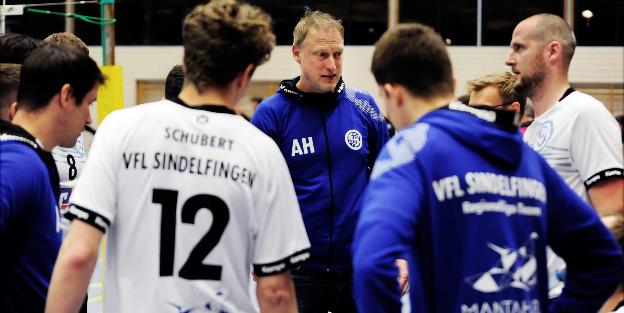 Trainer Alexander Haas ist mit seinemTeam auf Ursachenforschung.Bild: Photostampe/A