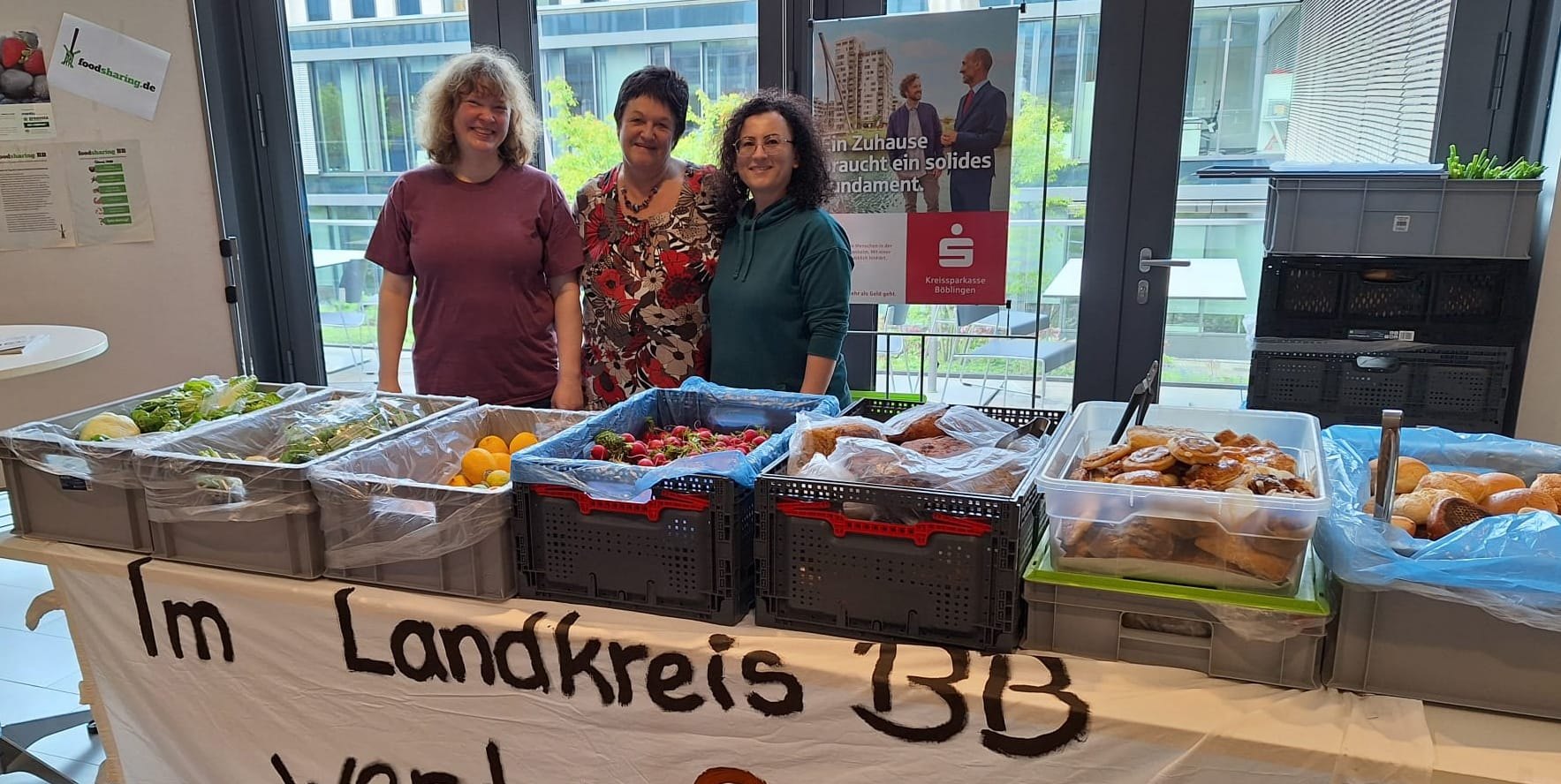 Auch beim Tag der Erde 2024 waren die Foodsaver Semra Schneider, Cornelia Rötlich und Mirija Krämer vor Ort um auf die Initiative aufmerksam zu machen.