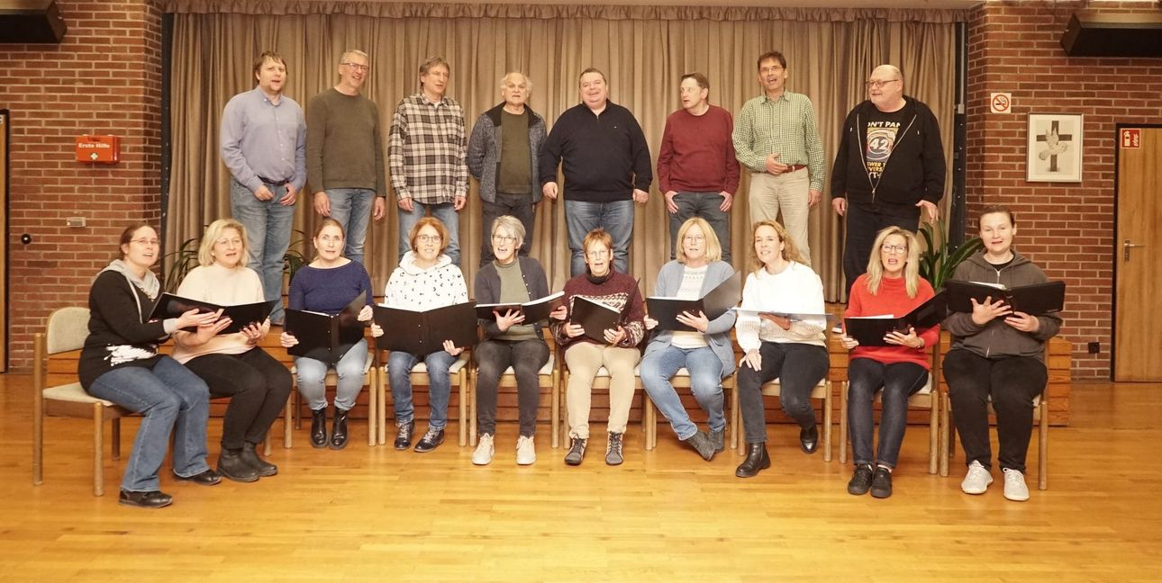 Neuer alter Steuermann beim Chor Cocktail Vocale: Dmitry Prokhorenko, Bildmitte, im schwarzen Pulli.