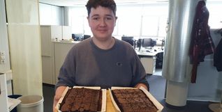 Leandro Jesus de Loureiro und die süße Überraschung für die Kollegen.