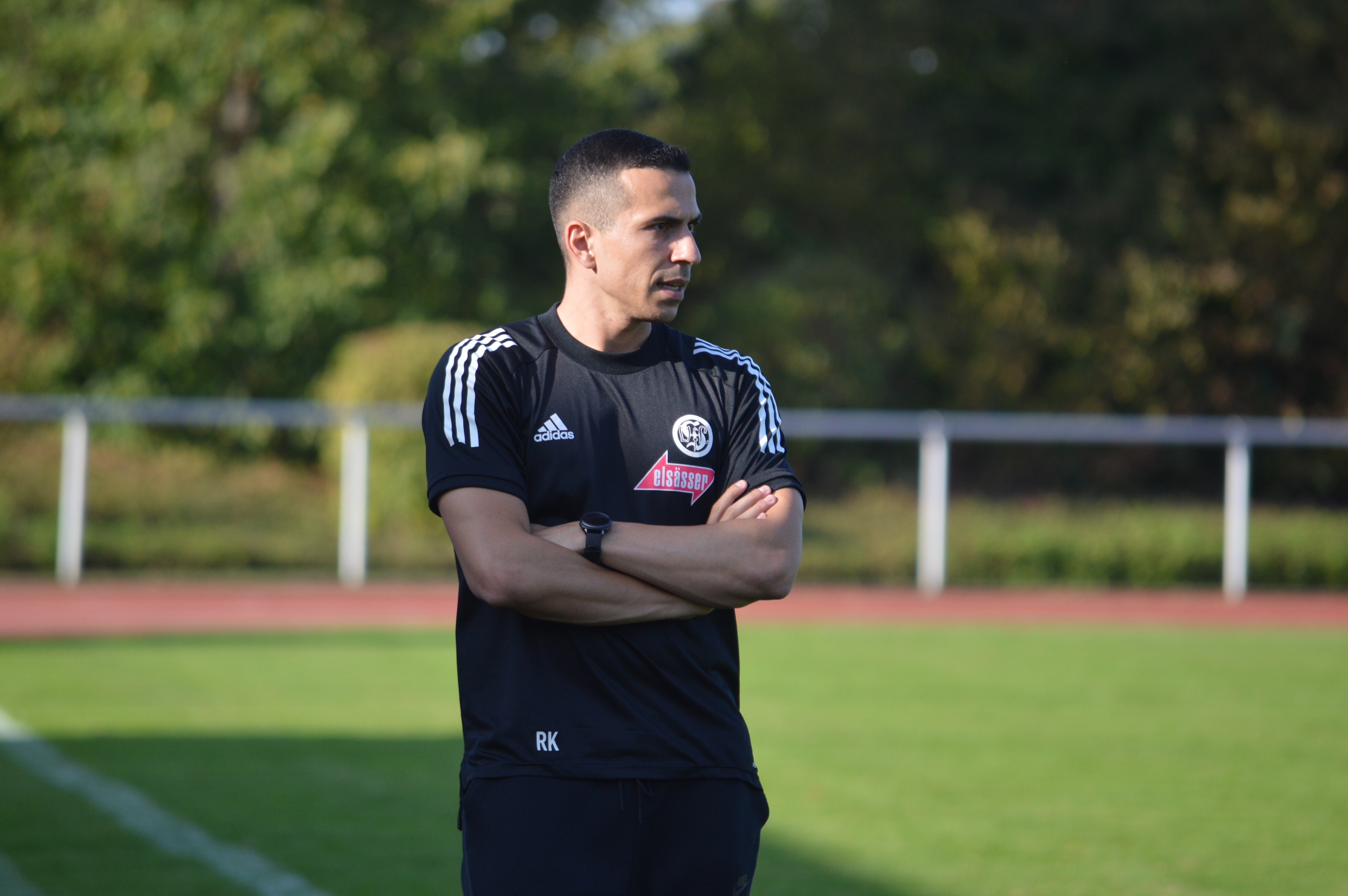 Sindelfingens Trainer Roberto Klug darf sich wie sein Ehninger Kollege Elvir Adrovic über ein Freilso im WFV-Pokal freuen. Bild: photostampe/A