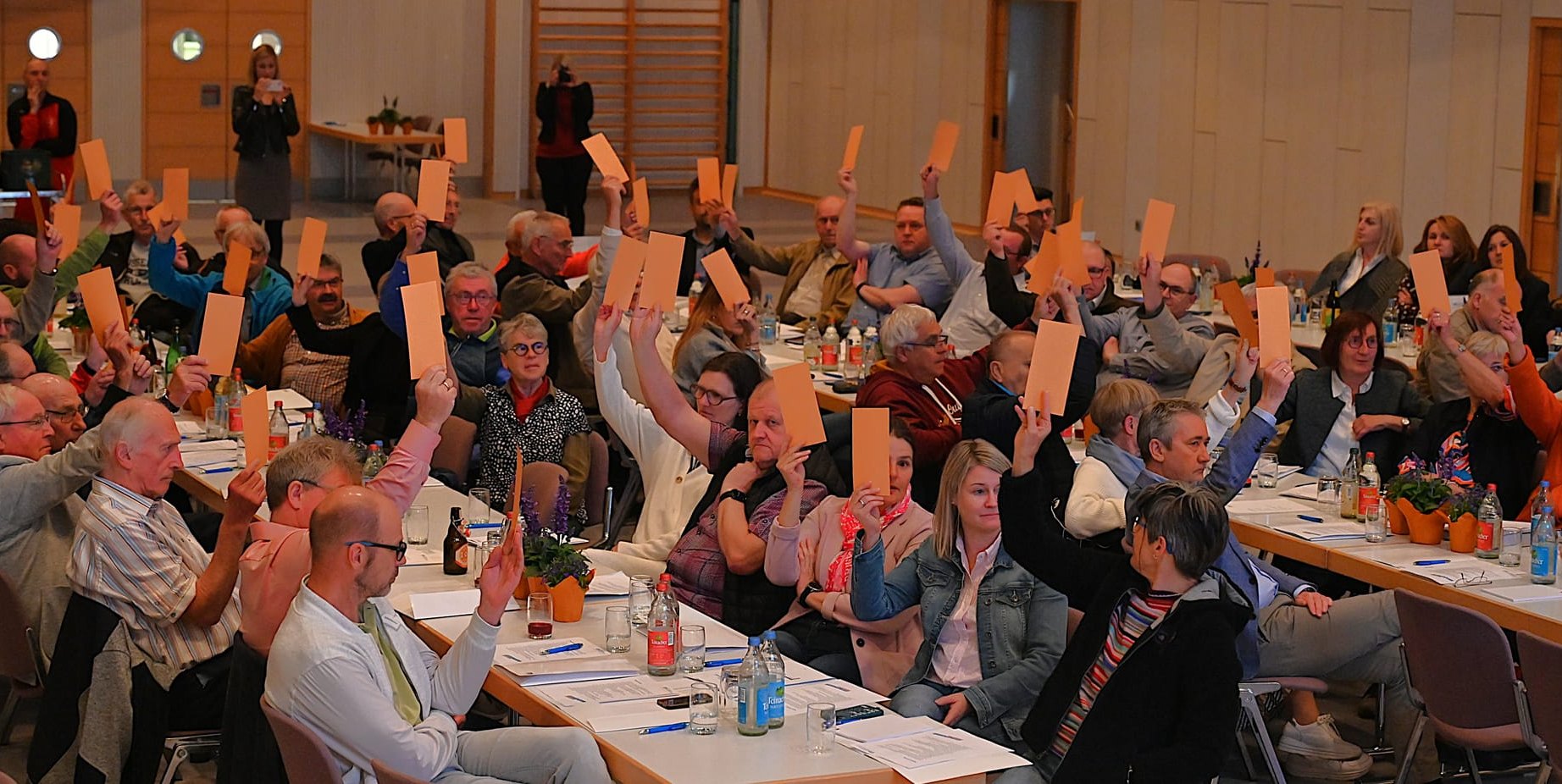 Die 51 in der Magstadter Festhalle anwesenden Vertreter (von 103) der VR-Bank Magstadt-Weissach stimmten geschlossen für eine Fusion mit der Vereinigte Volksbanken eG.