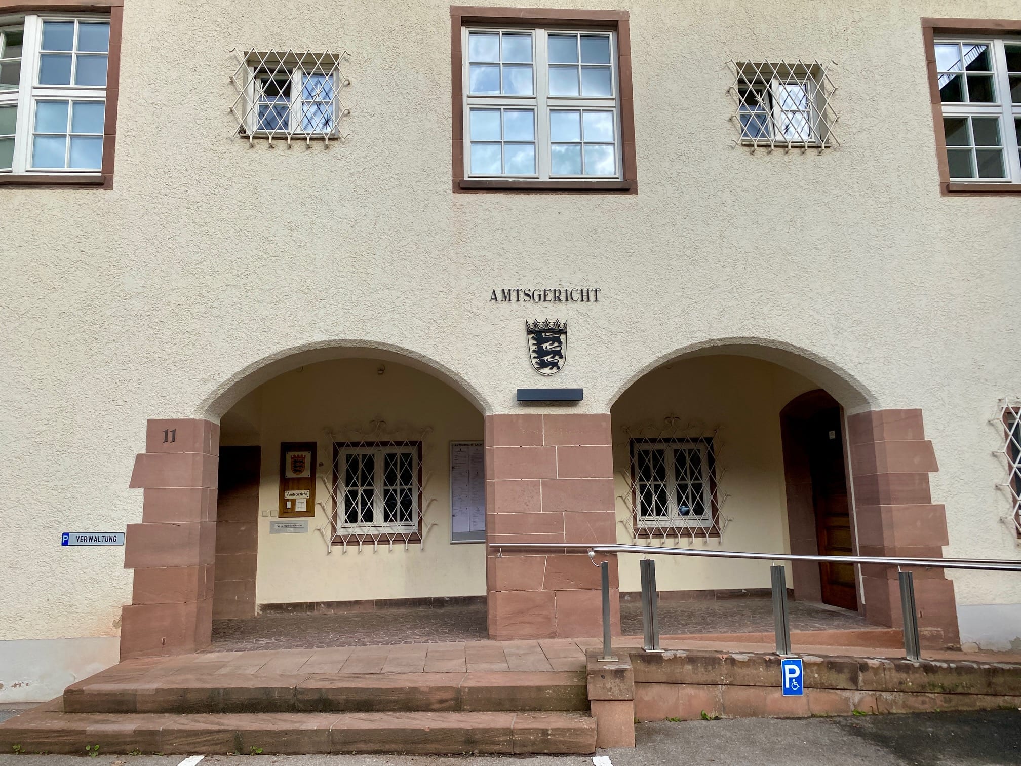 Vor dem Amtsgericht in Calw wurde am Dienstag nochmals das Defizit des Klinikverbunds Südwest im Jahr 2022  und sein Ausmaß thematisiert. Bild: Lieb