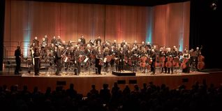 Das Sinfonieorchester Sindelfingen beim Auftritt in der Stadthalle.