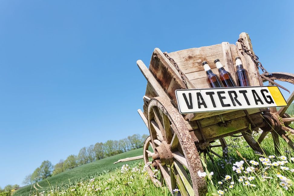 Am Vatertags geht's für viele Männer mit dem Bollerwagen los.