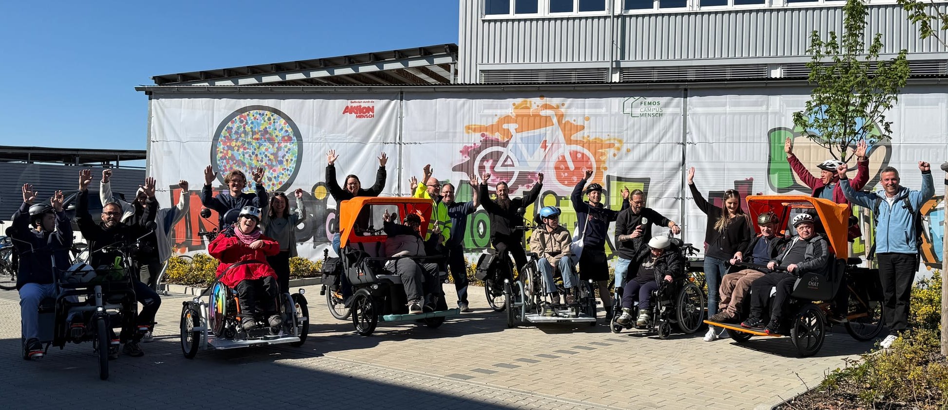 Gemeinsam mit dem Mobilitätspartner e-motion e-Bike-Welt Gärtringen organisierte die GWW erstmals eine begleitete Fahrradtour für erwachsene Menschen mit komplexem Unterstützungsbedarf. Die elf Kilometer lange Strecke wurde mit speziell angepassten Fahrrädern, gefördert durch die „Aktion Mensch“, bewältigt.
