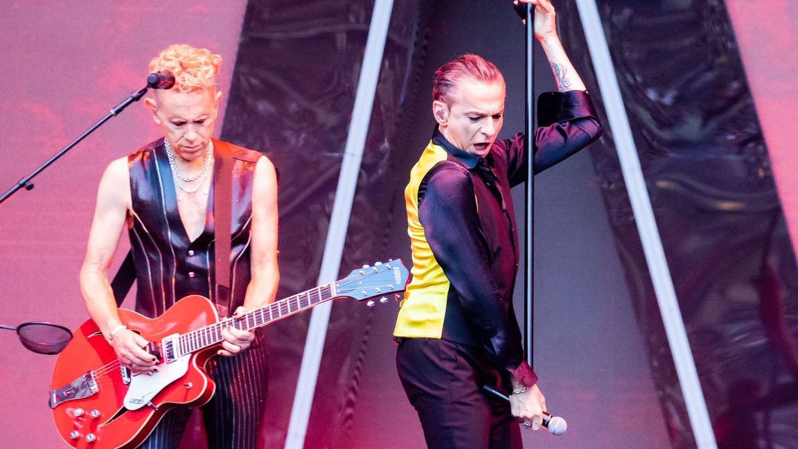 Dave Gahan und Martin Gore von Depeche Mode bei einem Konzert im Berliner Olympiastadion im Juli 2023.