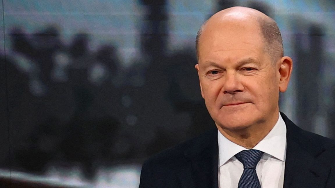 Kanzler Olaf Scholz (SPD) führt seit dem 7. November 2024 eine rot-grüne Minderheitsregierung an.