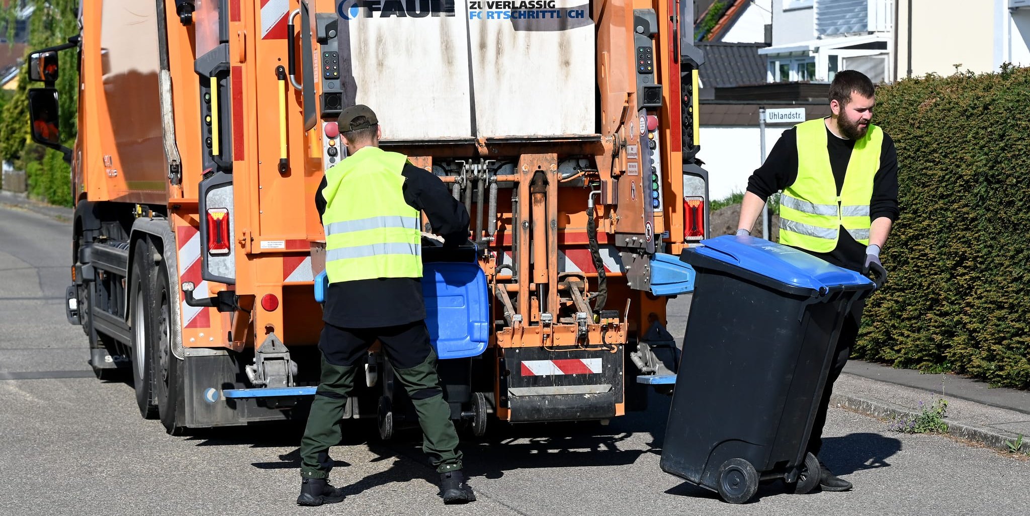 Altpapiersammlung im Kreis Böblingen:Die Vereins-Lader beginnen samstags in der Regel um 7 Uhr und arbeiten bis gegen die Mittagszeit, auf Wunsch in zwei Schichten.