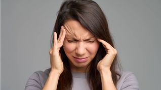 Schmerz, der vielleicht sein Gutes hat? Eine neue Studie zeigt, dass die Migräne-Patienten unter den Teilnehmern ein geringeres Demenzrisiko aufweisen.