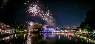 raditionell gibt's zum Auftakt von Schlemmen am See am Mittwochabend wieder ein Feuerwerk. „Damit auch jeder in Böblingen weiß, dass es jetzt wieder rund geht“, sagt Timo Böckle im SZ/BZ-Podcast „Willi und Dödel“. Bild: Dettenmeyer