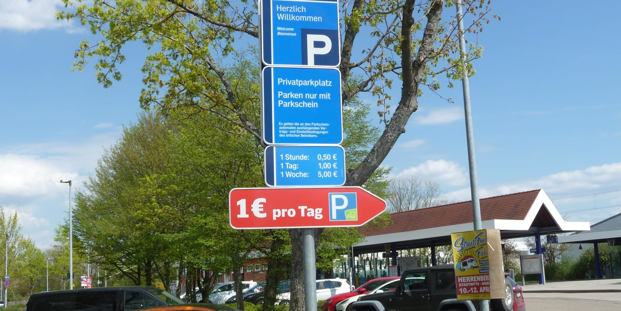 Am Gärtringer S-Bahnhof ist das Parken nicht kostenlos, aber noch verhältnismäßig günstig. In den angrenzenden Wohnstraßen ist das Parken, ausgenommen für Anwohner mit Ausweis, nur bis zu zwei Stunden erlaubt. Möglicherweise werden künftig alle zur Kasse