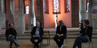 Haben in der leeren Martinskirche Mut gemacht (von links): SZ/BZ-Verleger Dr. Christian Röhm, Pfarrer Jens Junginger, SMTT-Leiterin Maria Wunder und Baubürgermeisterin Dr. Crinna Clemens.