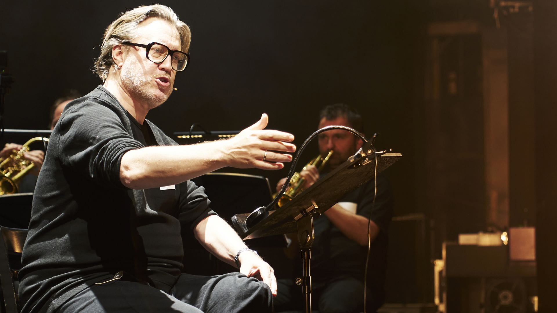 Nicholas Ofczarek und die Musicbanda Franui interpretieren in Stuttgart   Thomas Bernhards „Holzfällen“.