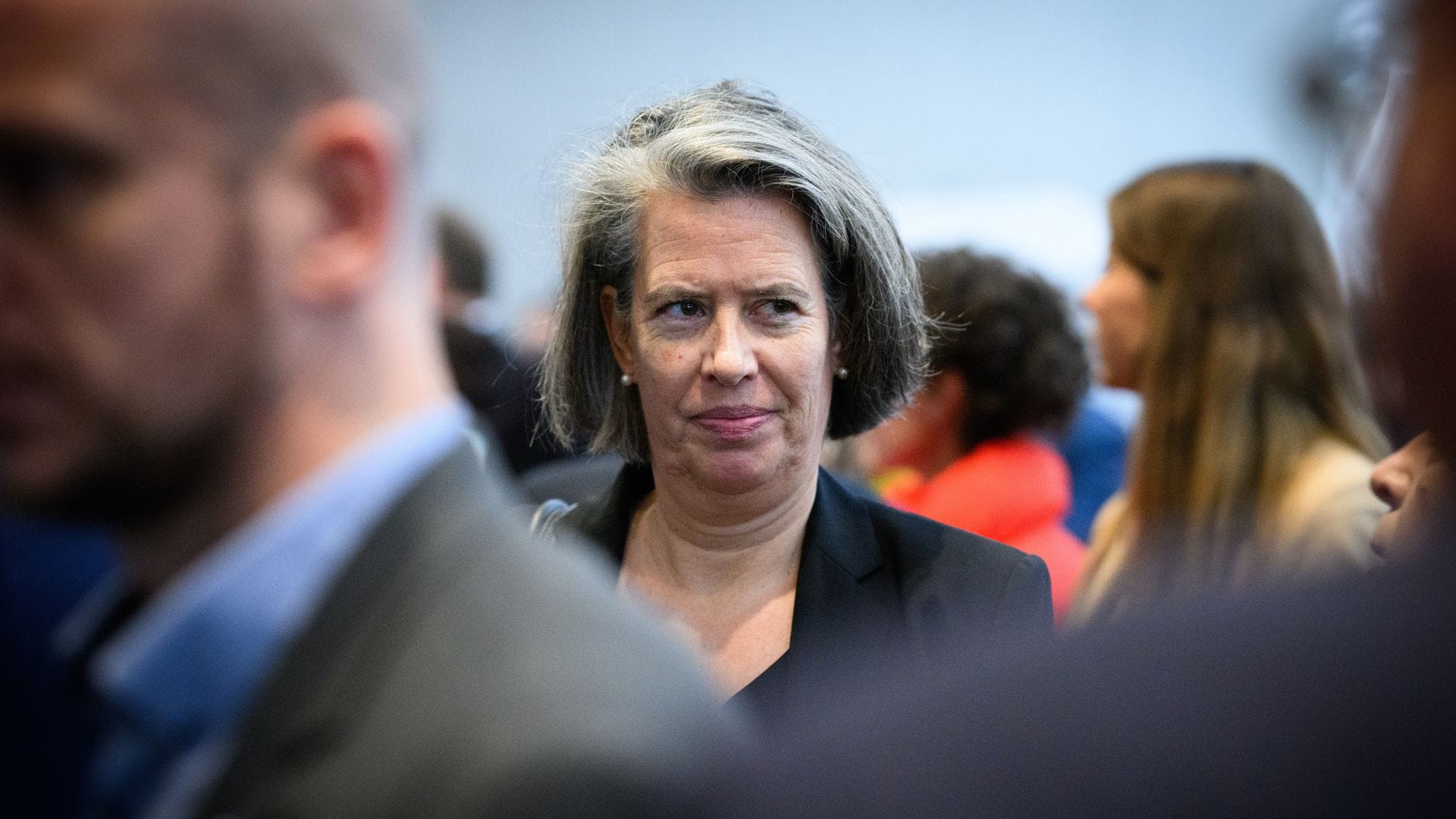 Tamara Zieschang (CDU), ist Innenministerin von Sachsen-Anhalt. In ihrem Bundesland lag das Personenpotenzial im Phänomenbereich "Verfassungsschutzrelevante Delegitimierung des Staates" in den Jahren 2022 und 2023 jeweils knapp im dreistelligen Bereich. Im vergangenen Jahr hat sich die Zahl nach bisherigen Informationen weiter verringert.