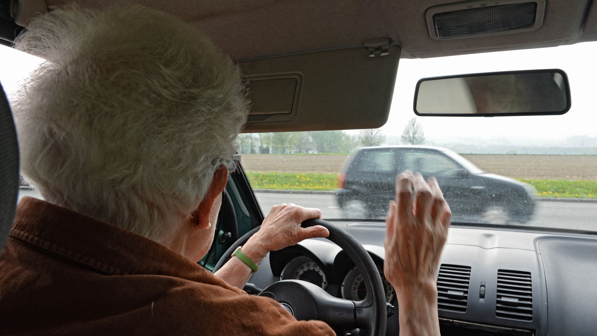 Laut einer Auswertung sind Senioren häufiger in Unfälle verwickelt. (Symbolbild)
