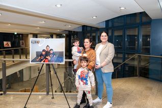 Familie Hydari aus dem Iran haben sich an dem Projekt unter der Leitung von Oya Yildirim beteiligt und betonen, dass alle Menschen unter den gleichen Bedingungen leben sollen.