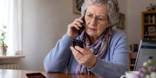 Eine Seniorin wurde von einem falschen Bankmitarbeiter um 4 000 Euro betrogen.