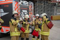 Die Sindelfinger Feuerwehr übte gemeinsam mit der Böblinger Feuerwehr den Ernstfall: In der südlichen Tunnelröhre ist ein Feuer ausgebrochen. Sie müssen den Brand löschen und die Personen im Tunnel suchen und retten.