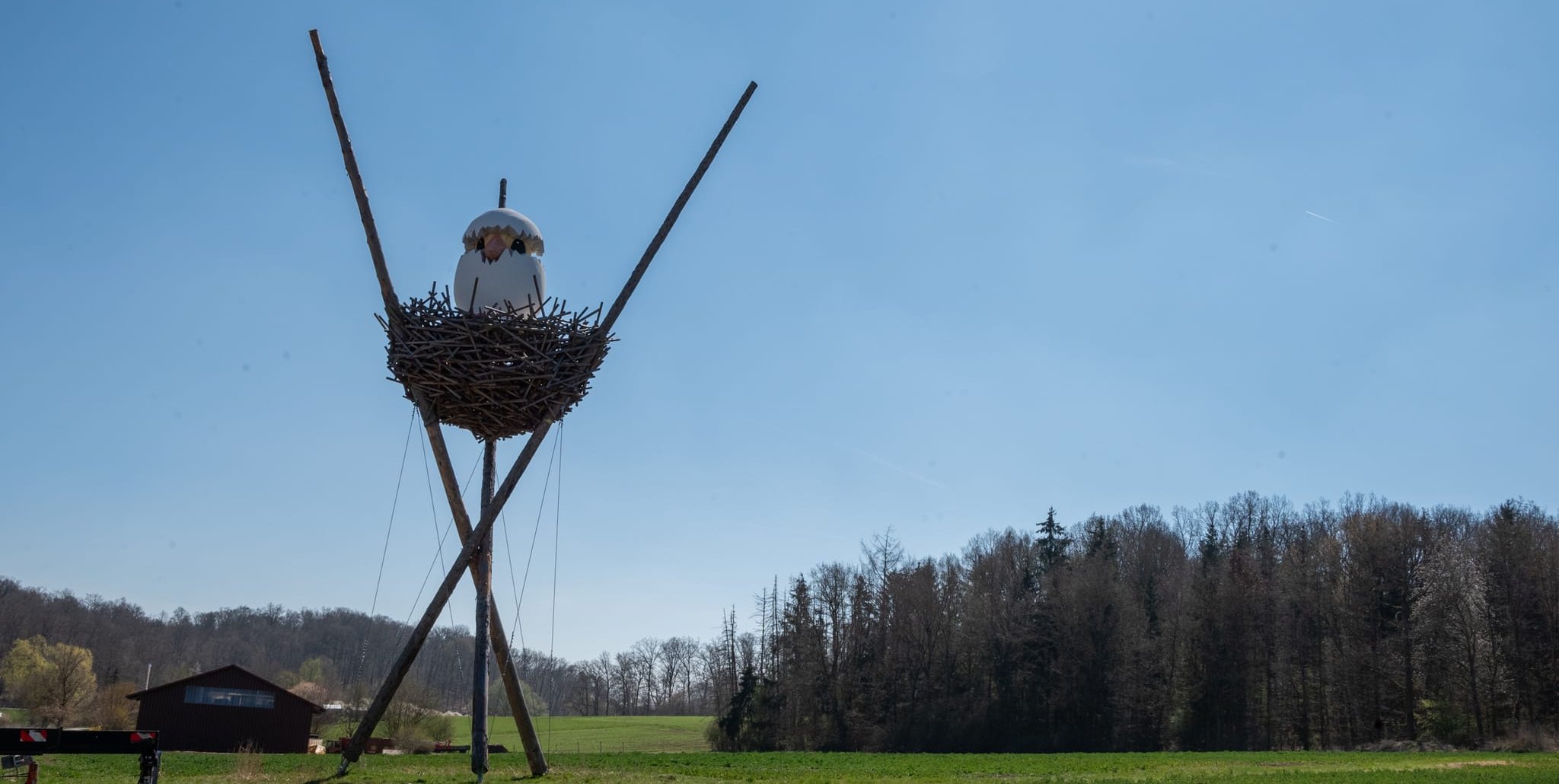 Neue Installation im Vogelnest auf der Sculptoura.