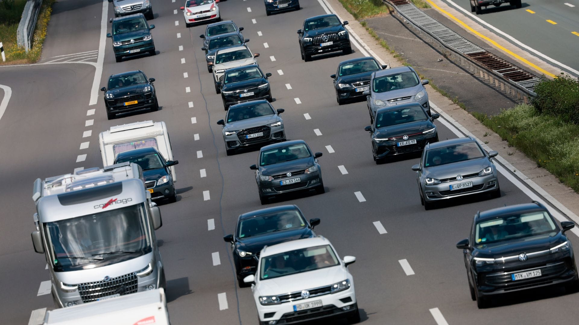 In Deutschland sind im März deutlich mehr Autos neu zugelassen worden als im Vorjahresmonat. (Archivbild)