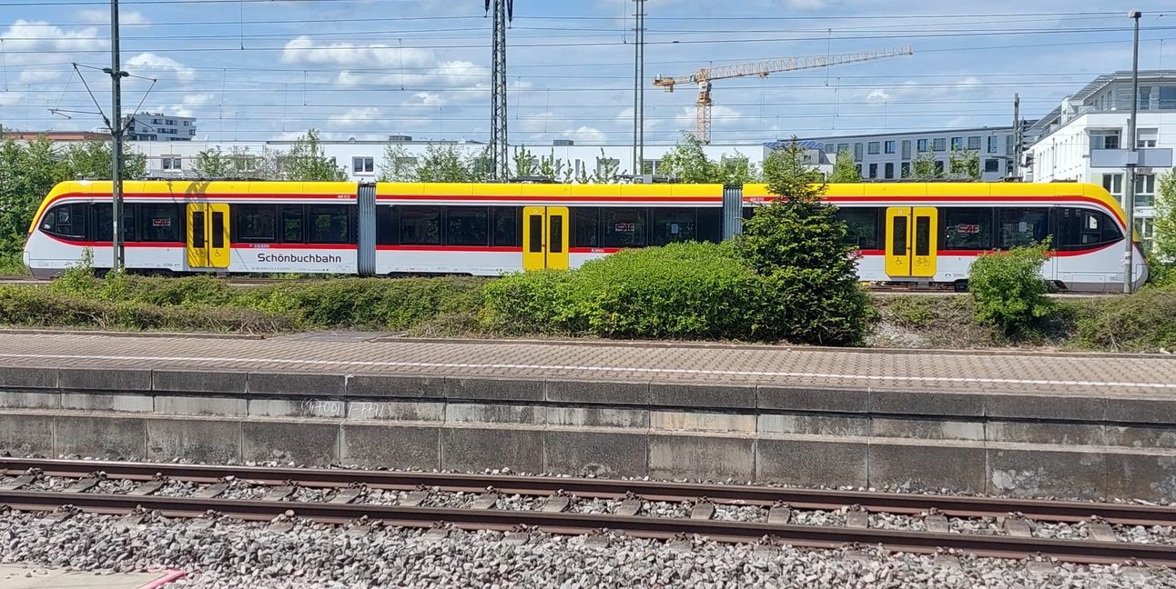 Einer der neuen Triebwagen der Schönbuchbahn.
