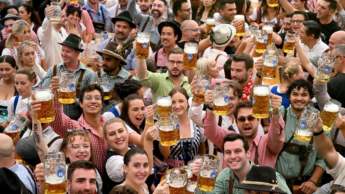 "Die Krüge hoch!" (Archivbild)