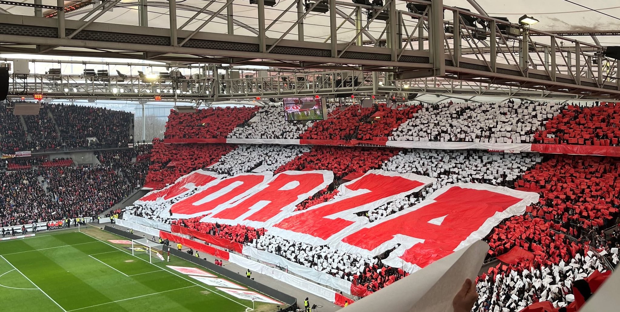 Wer es am Samstag pünktlich ins Stadion geschafft hat, konnte die Choreographie der Cannstatter Kurve sehen.