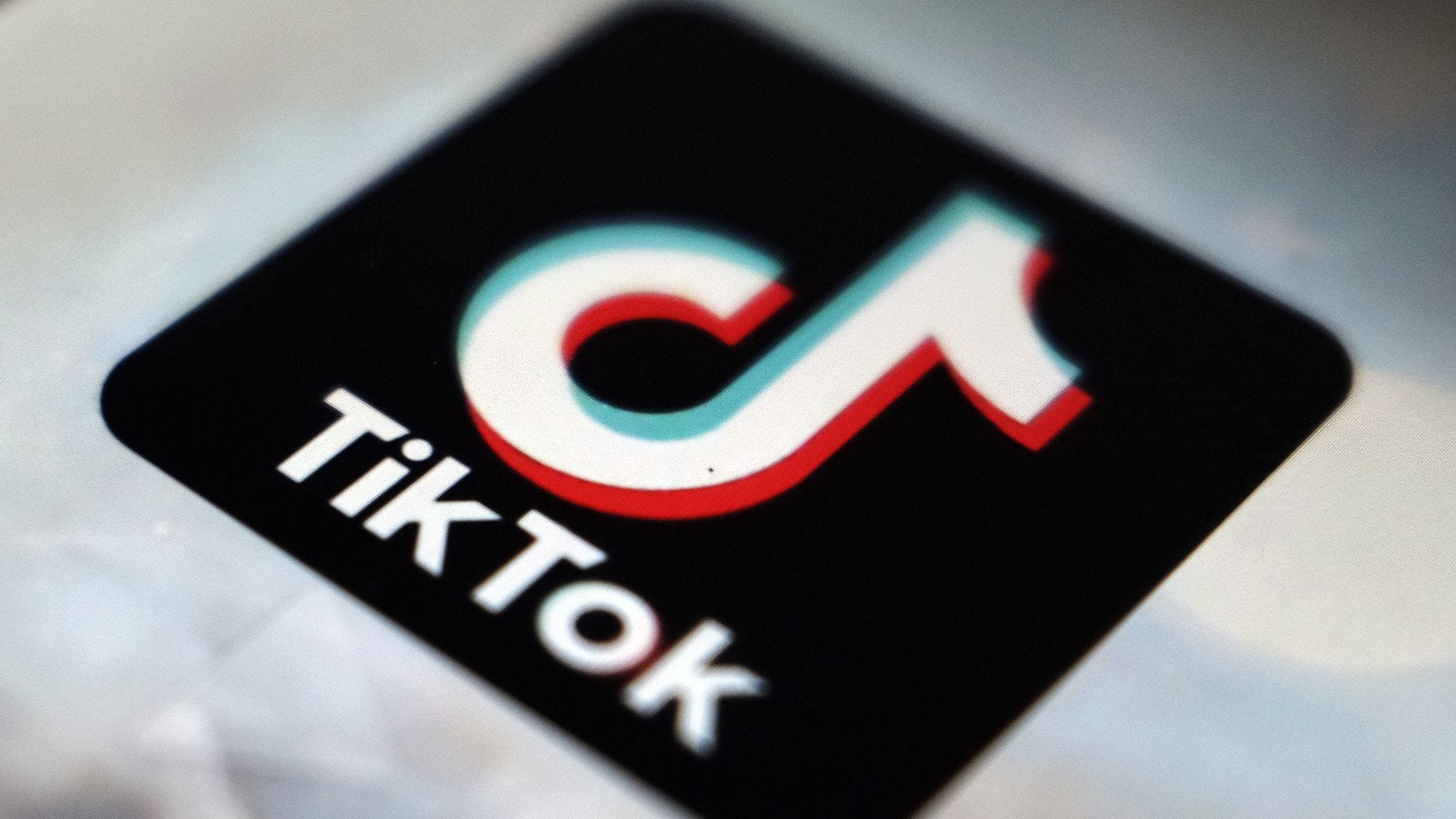 Tiktok will die Moderation von Inhalten künftig durch KI ausführen lassen. (Symbolbild)