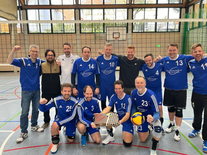 Meister:  Fabian Stalzer, Matthias Hooge, Dirk Heindel, Marco Palmieri, Aaron Hentschel, Moritz Stopper, Daniel Rauer, Marvin Schwarzer, Michael Staiber (hintere Reihe von links),  Gerd Jüttner, Simon Ockenfuss, Wolfgang Ilg, Alfred Maurer (vorne von links). Nnicht auf dem Bild: Luca Fehmel, Dieter Schäfer.Bild: z