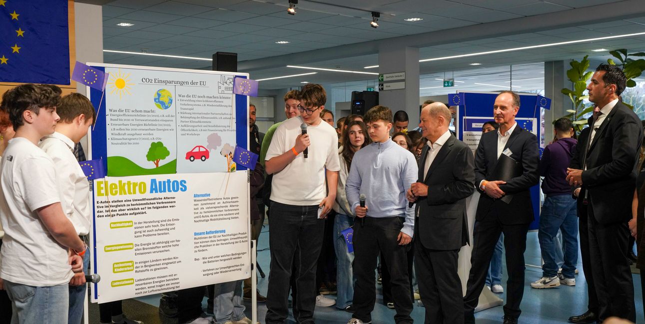 Der Europa-Parcours mit insgesamt fünf Stationen und fünf Themen: Unter anderem ging es um Migration als Chance für die EU und Klimawandel in der EU. Die Schüler äußerten auch Kritik.