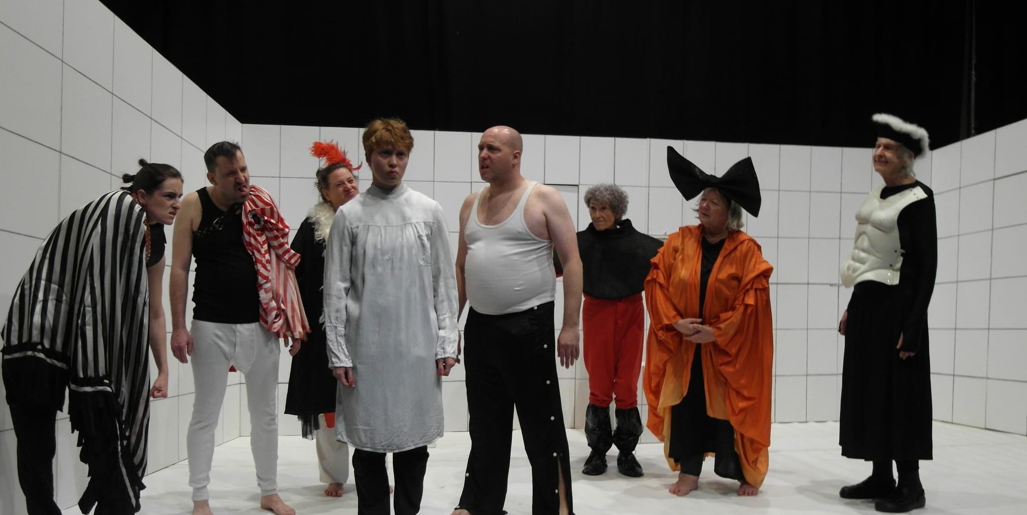Die Theaterabteilung der Böblinger Kunstschule bringt „König Ubu“ von Alfred Jarry in den Städtischen Feierraum.
