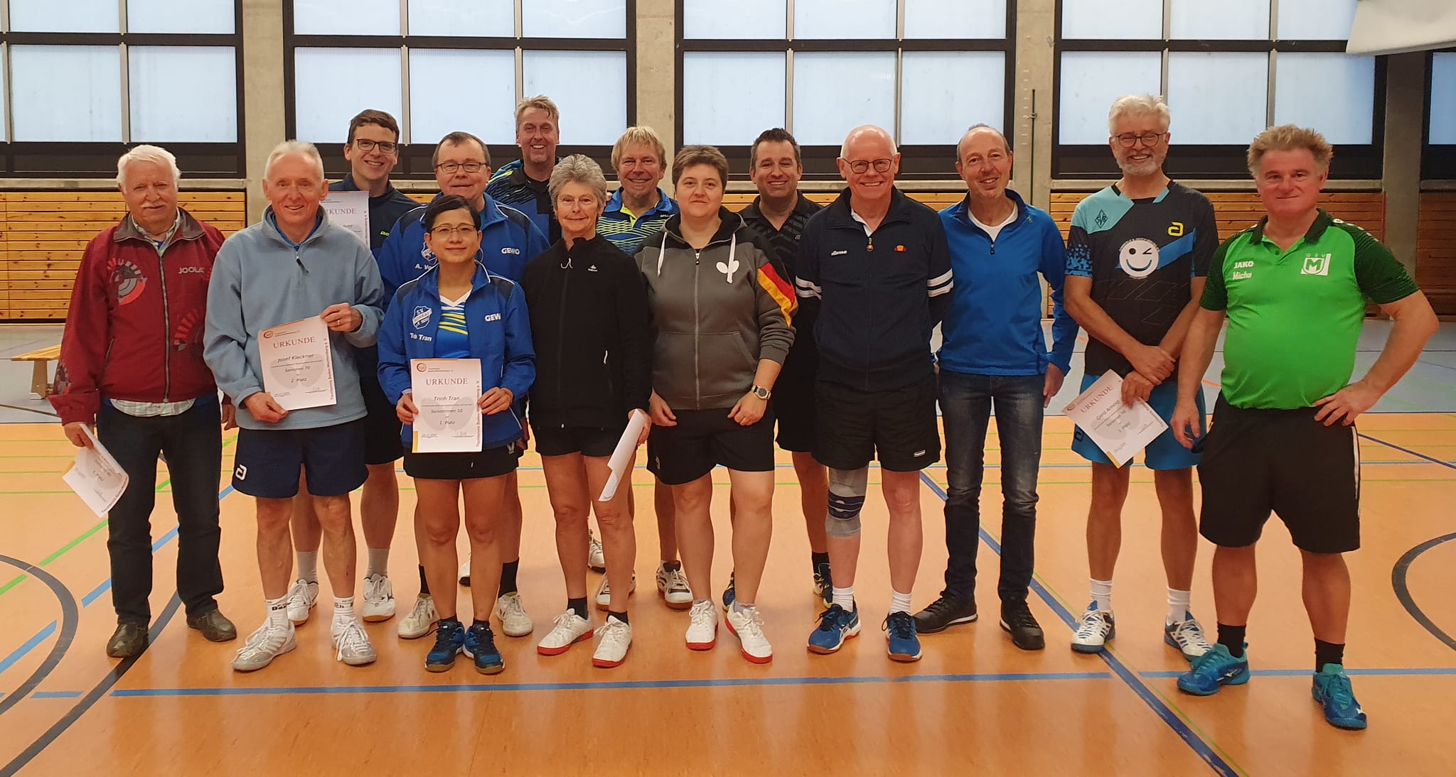 Gruppenbild der Spielerinnen und Spieler beim Senioren-Pokal in Maichingen. Bild: z