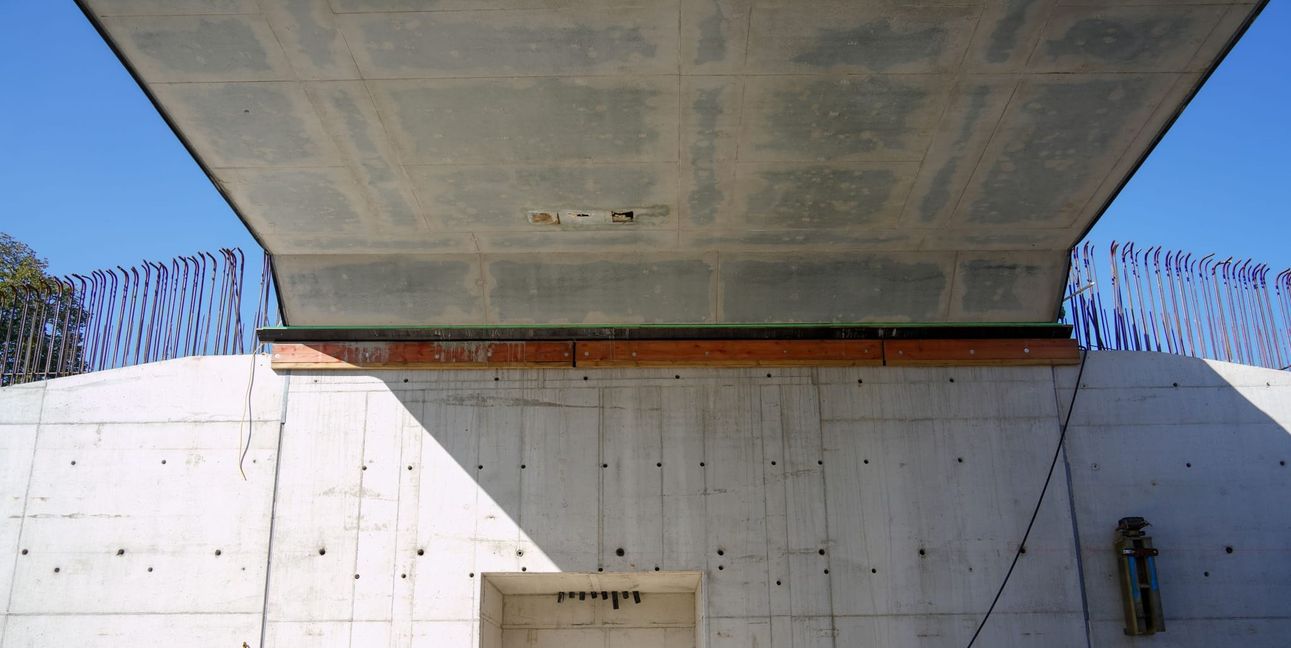 Ein Meter dick ist ein Deckenelement.