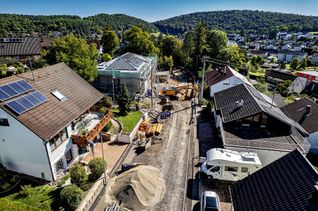 Bei der Sonnenbergstraße 63 ist gegenwärtig kein Weiterkommen mehr. Noch bis Sommer 2027 wird die längste Straße Aidlingens saniert.