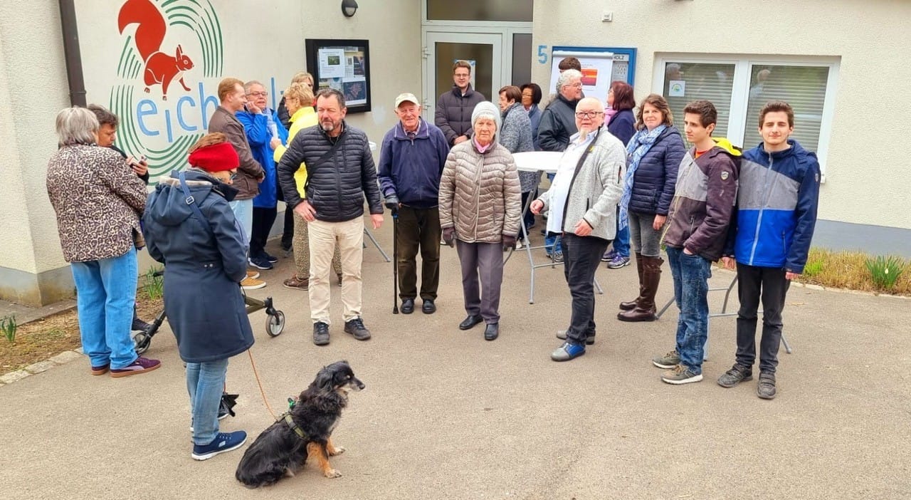 Reger Austausch beim Stadtteil-Spaziergang mit Max Reinhardt im Eichholz.