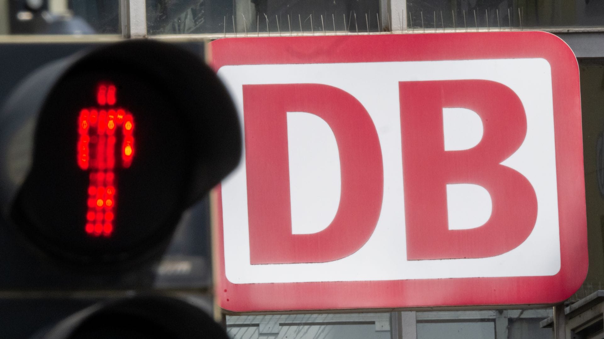 Auf Bahnkunden könnten in diesem Jahr Preiserhöhungen zukommen. (Symbolbild)