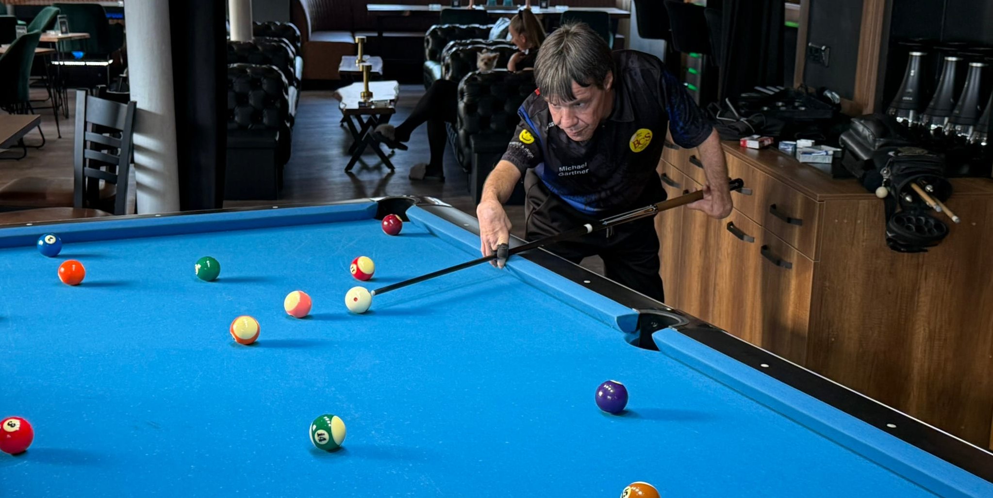 Volle Konzentration: Michael Gärttner spielt schon seit Teenager-Zeiten Billard.