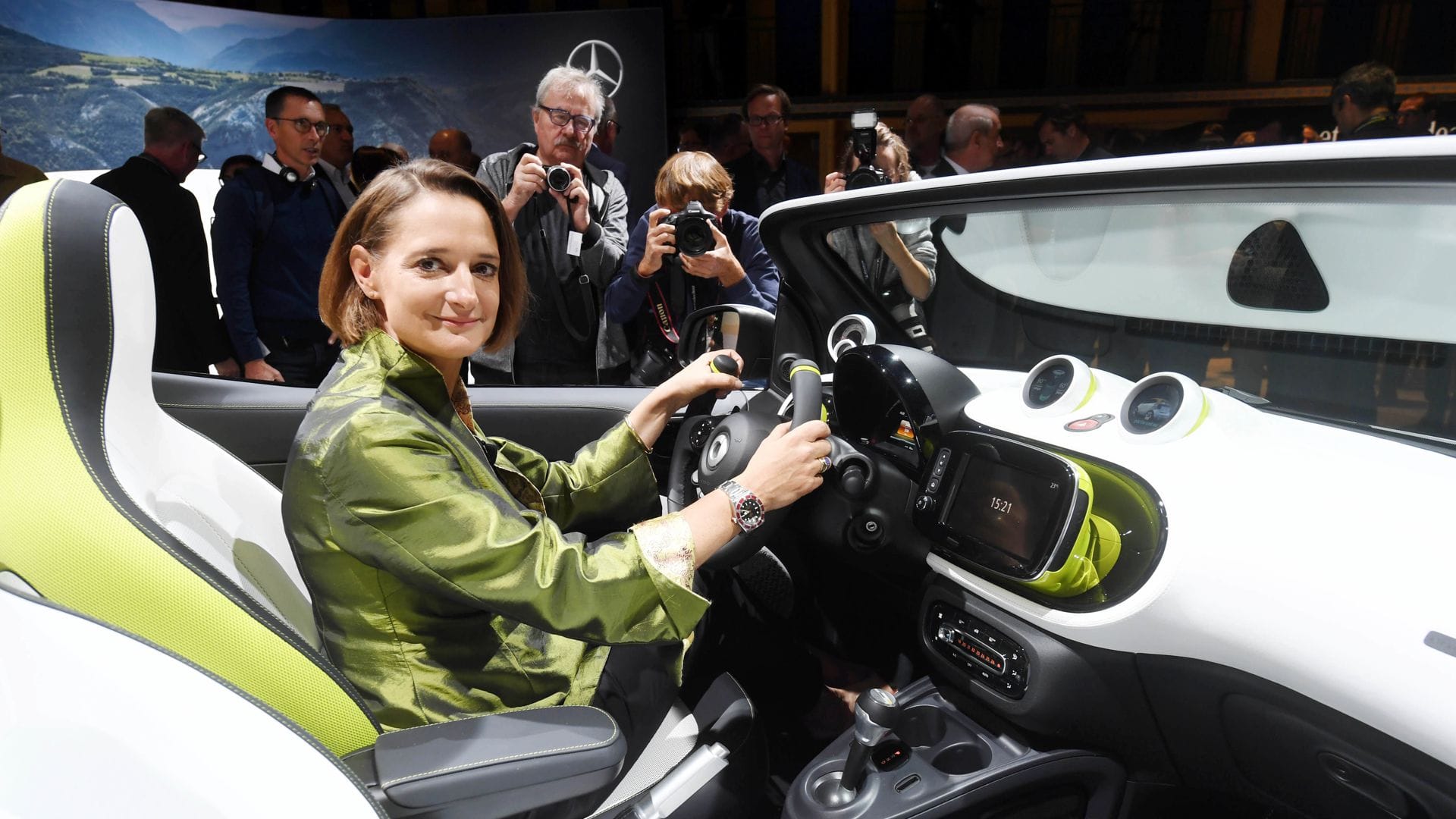 Katrin Adt als Smartfahrerin: über viele Jahre war sie in vielen Mercedes-Bereichen unterwegs.