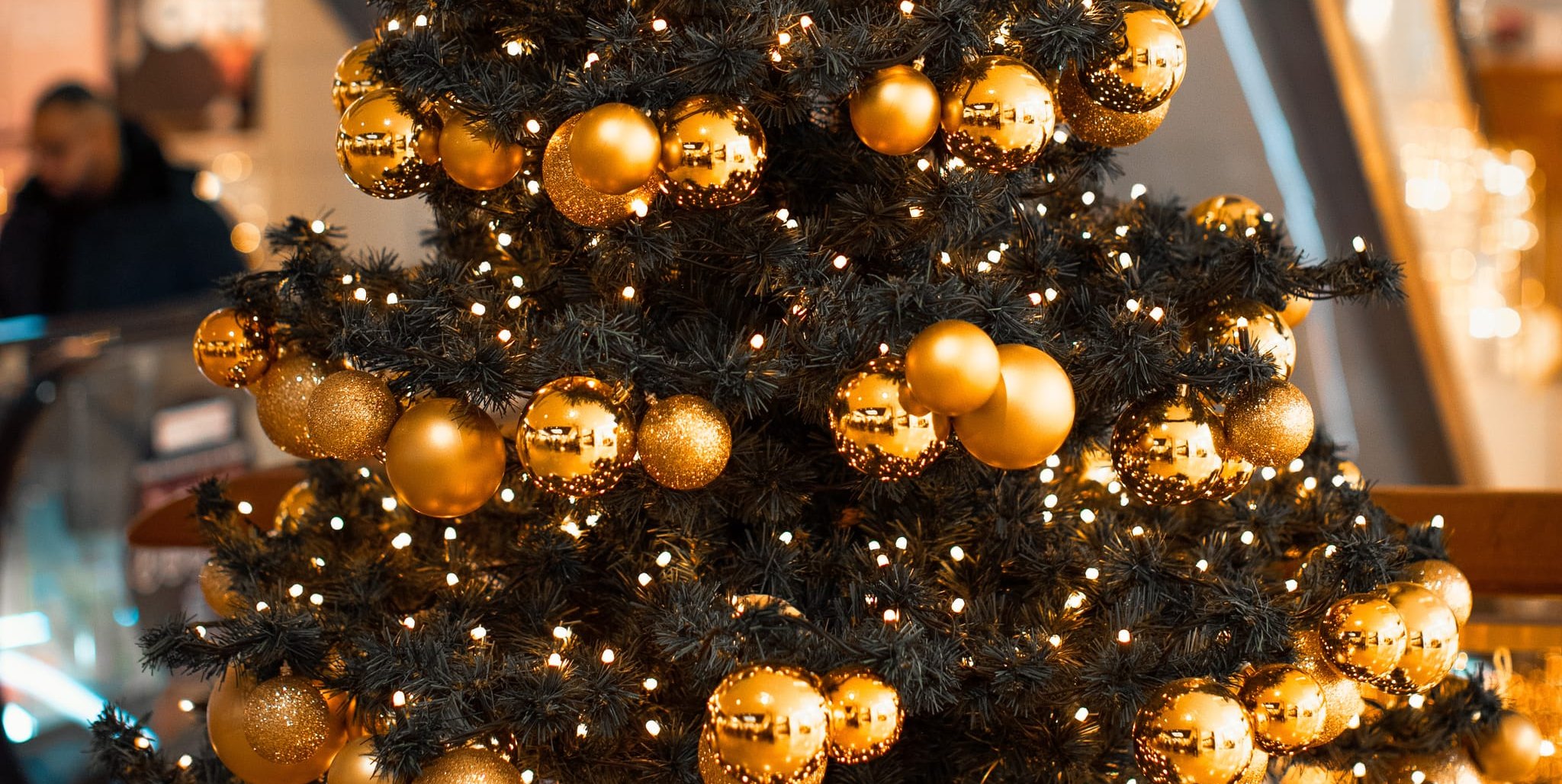Geschmückter Weihnachtsbaum im Breuningerland.