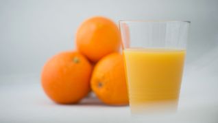 Orangensaft ist in den vergangenen Jahren teurer geworden.