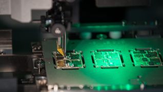 Die Hersteller von Maschinen zur Elektronik-Herstellung schöpfen langsam wieder Hoffnung. (Archivbild)