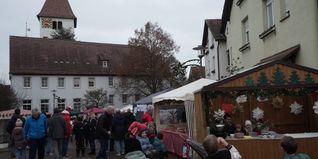 Die Besucher konnten gemütlich über den Adventsmarkt bummeln.