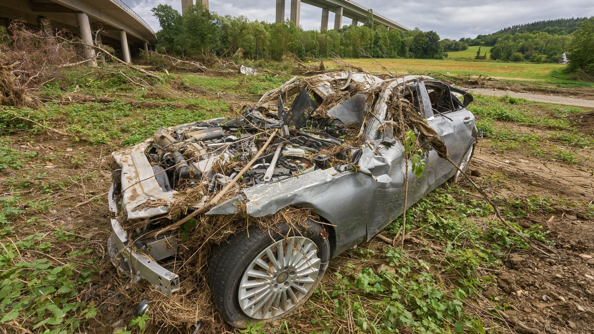 Künftig sollen aus schrottreifen Autos und anderen Fahrzeugen mehr Rohstoffe gewonnen werden. (Symbolbild)