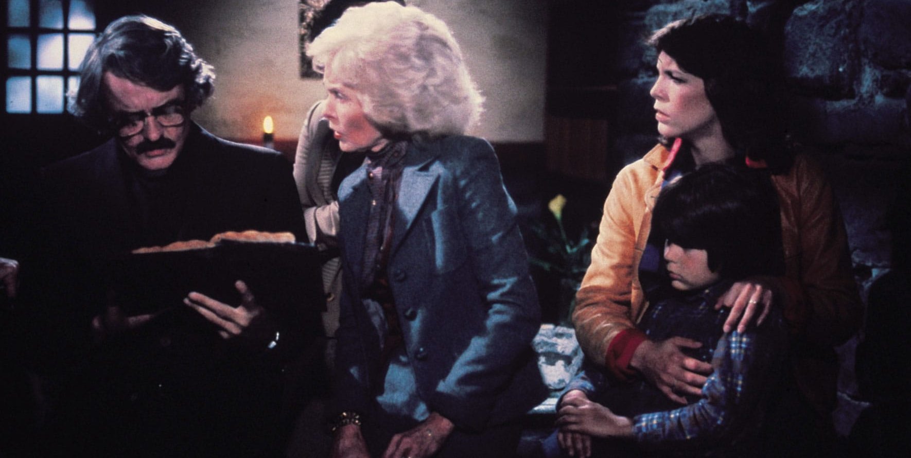 Janet Leigh und Jamie Lee Curtis in „The Fog - Nebel des Grauens“.