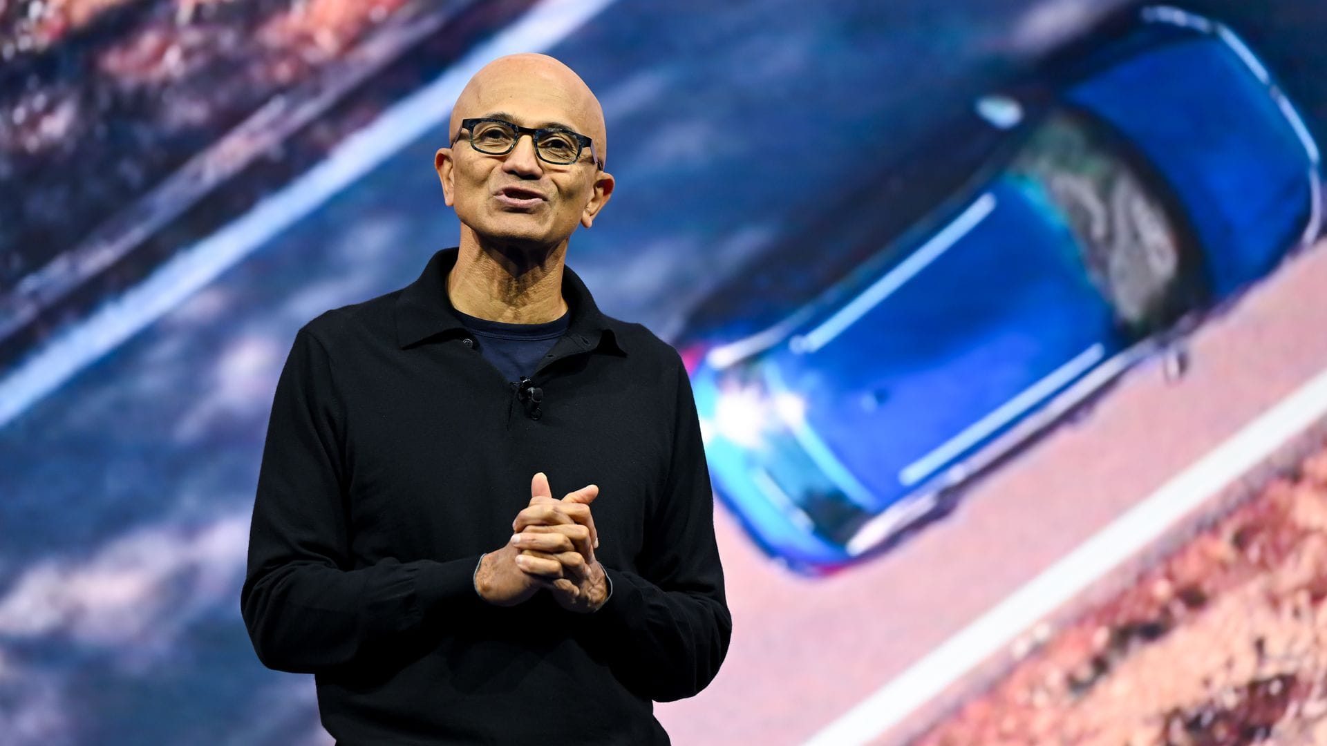 Angesichts wachsender Entfremdung Europas von den USA verspricht Microsoft-Chef Satya Nadella seinen Kunden Datensouveränität und -sicherheit.