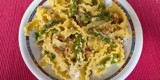 Carbonara mit grünem Spargel.