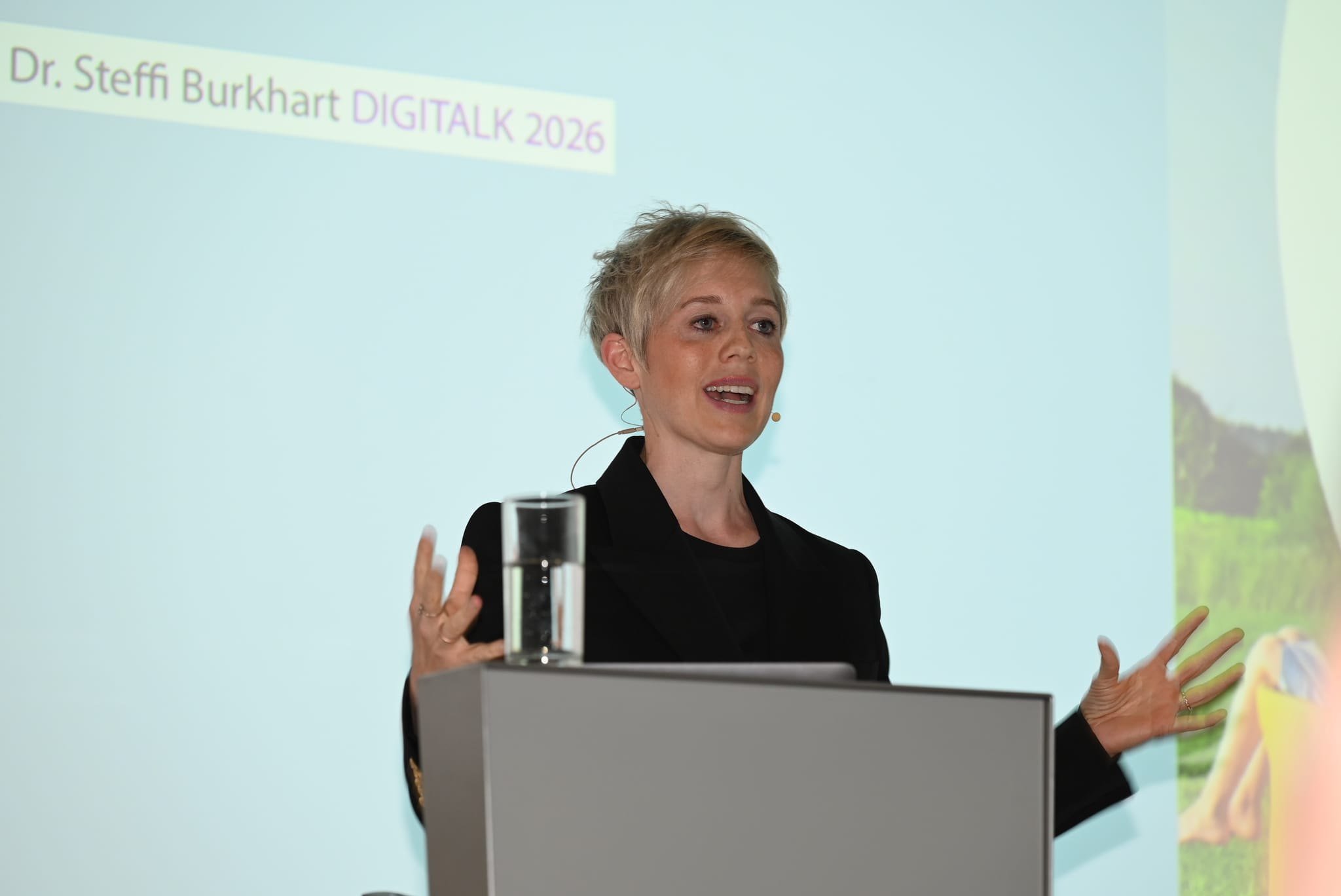 Dr. Steffi Burkhart, Unternehmensberaterin und Hauptrednerin beim Digitalk.