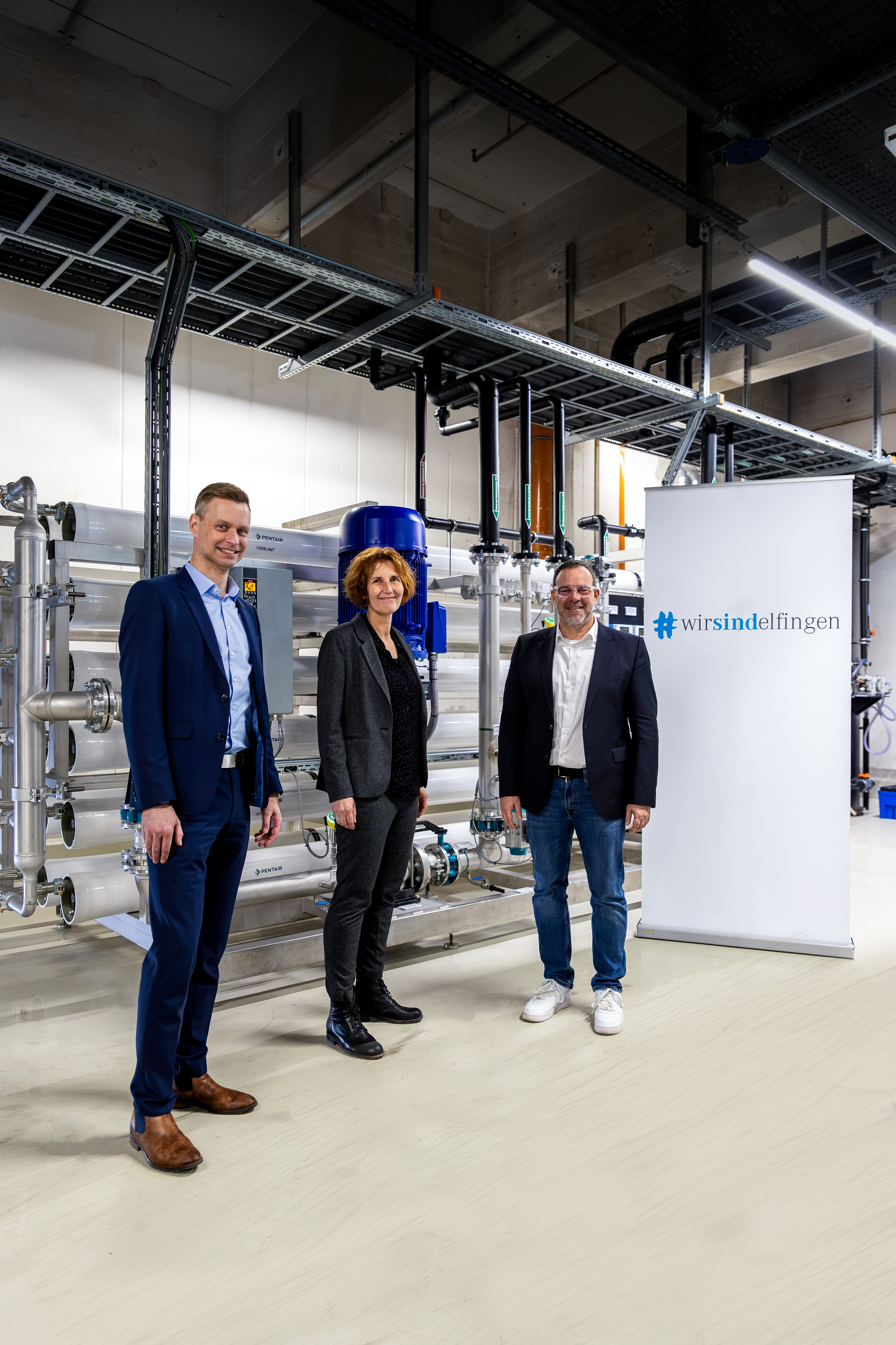 Vorstellung des innovativen Nachhaltigkeitsprojektes Multi ReUse von Wasser am Mercedes-Benz Standort Sindelfingen. Von links: Tobias Heizmann, Erster Bürgermeister der Stadt Böblingen; Sindelfingens Baubürgermeisterin Dr. Corinna Clemens; Falk Pruscha - Leiter der Produktion des Mercedes-Benz Werks Sindelfingen und Standortverantwortlicher.